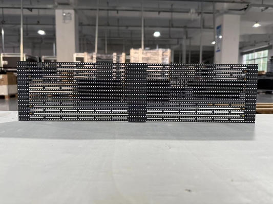 Écran LED ultrafin et léger transparent de 500 mm x 1000 mm pour les besoins intérieurs et extérieurs