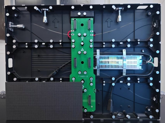 Écran LED professionnel d'installation fixe BUD Pro avec connexion HUB pour une expansion sans effort