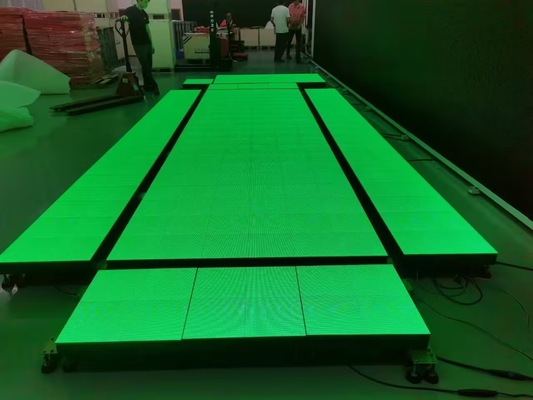 Installation rapide pour l'intérieur avec des carreaux de sol de danse numérique à LED, écran d'affichage interactif