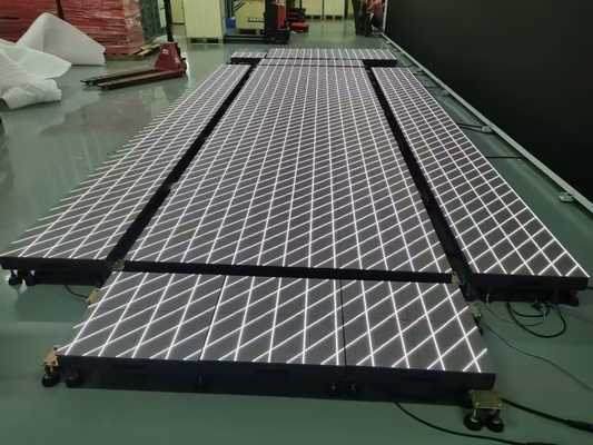La série DF de carreaux de sol à LED Capacité affichage immersif 2,5 mm-4,8 mm Pixel Pitch 3840Hz Taux de rafraîchissement 44 kg / m2 Parfait pour l'intérieur