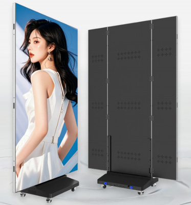 L'écran d'affichage LED intérieur pliable en trois parties est homogène et brillant, idéal pour les expositions de luxe, le commerce de détail et l'hôtellerie.